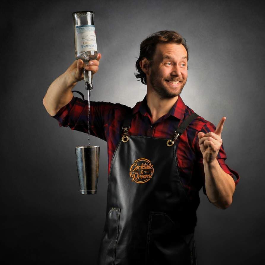 The Importance of Bartender Aprons for Ultimate Efficiency