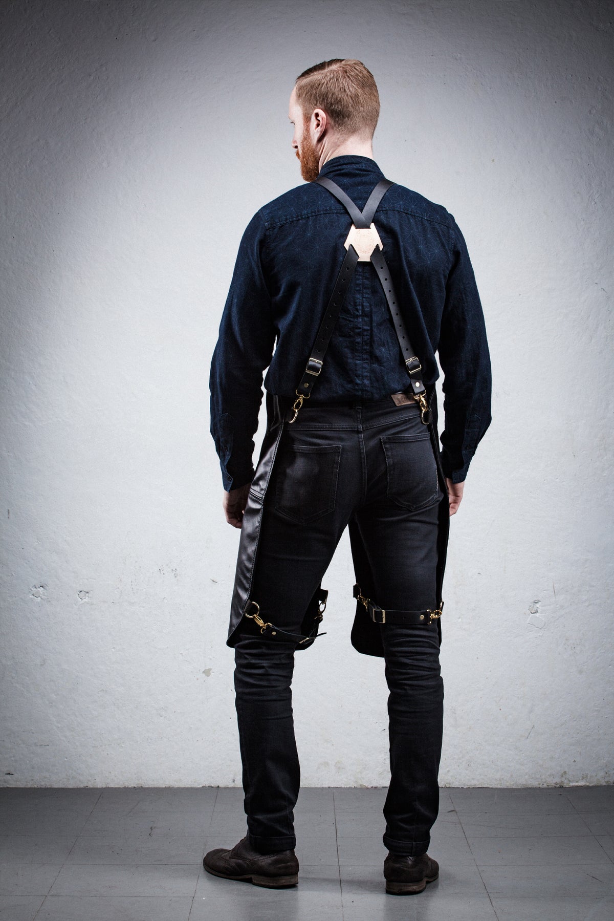 Tablier à jambes fendues en cuir et toile